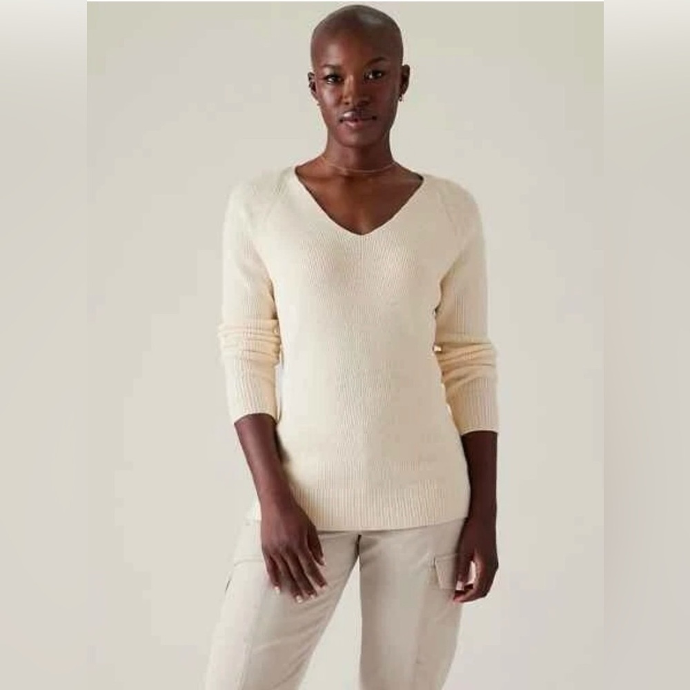 Athleta Hanover Refined V-Neck Sweater Bone Cream Merino Wool Blend Sz XL 882541